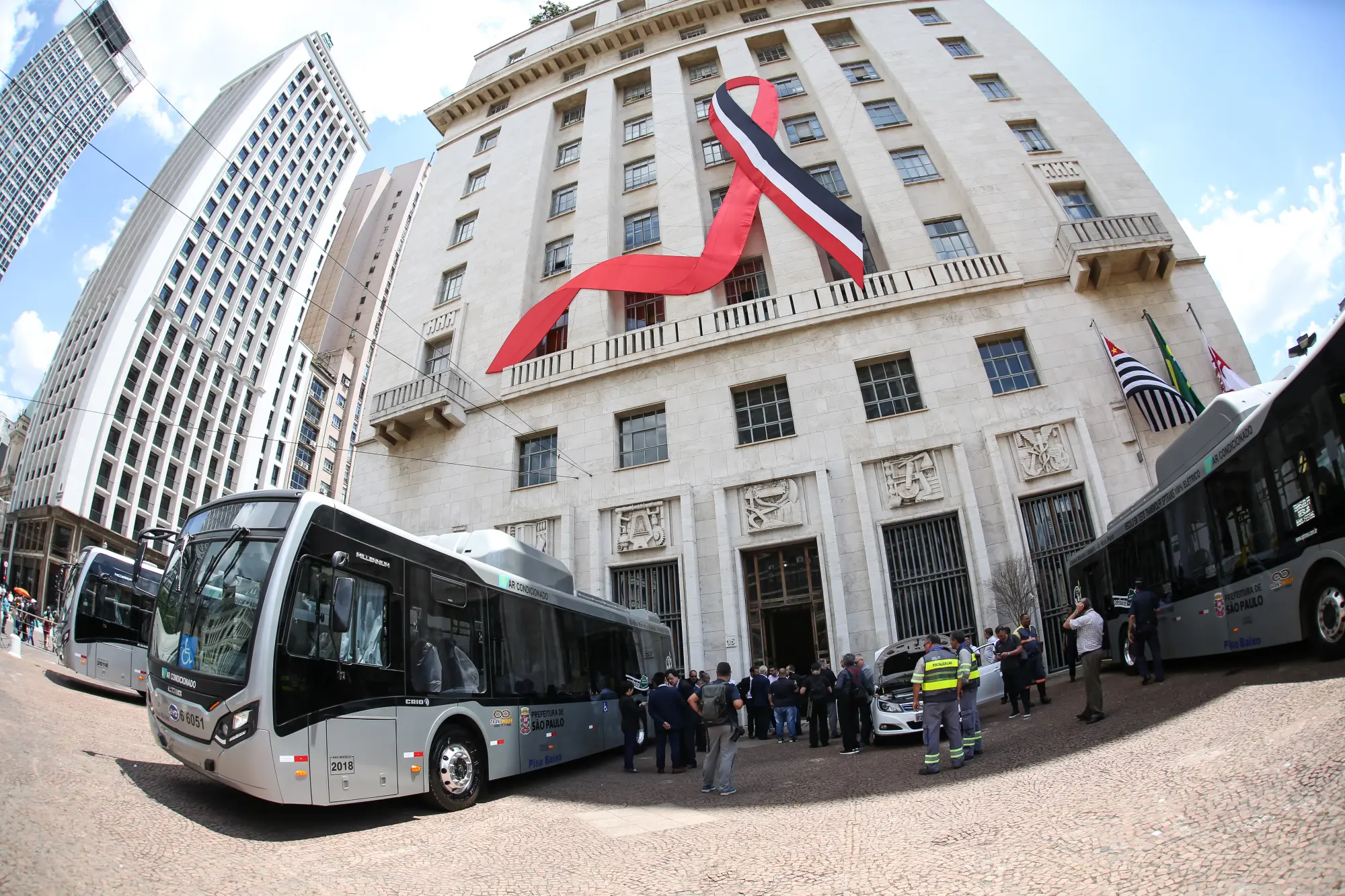 Entrega de ônibus elétrico BYD em São Paulo